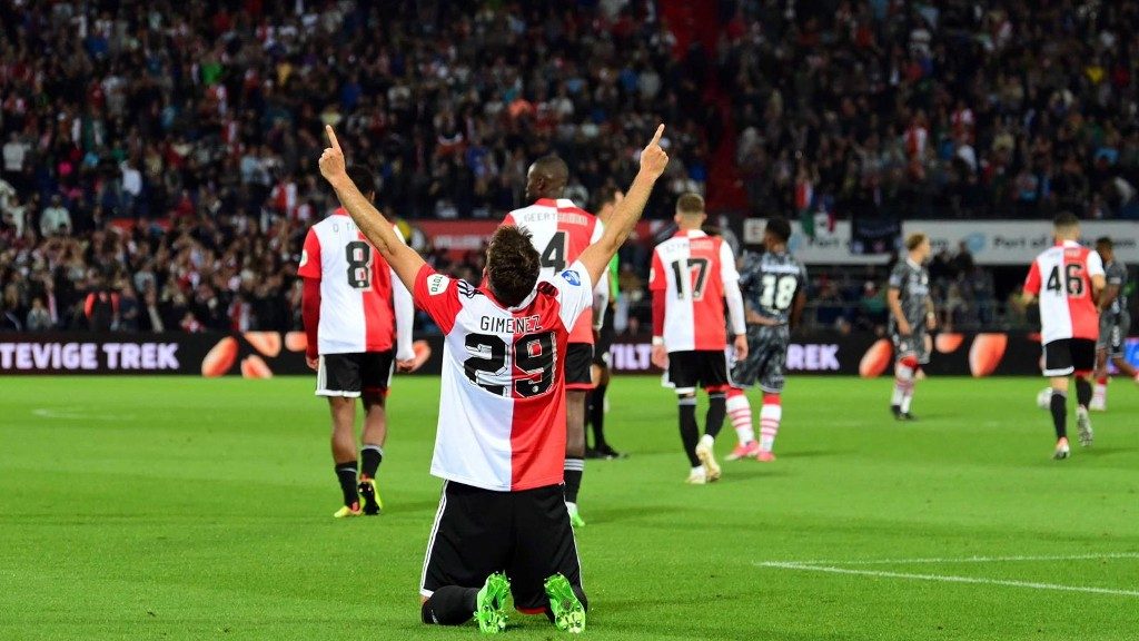 El detalle que debe pulir Santiago Giménez para ser titular con el Feyenoord