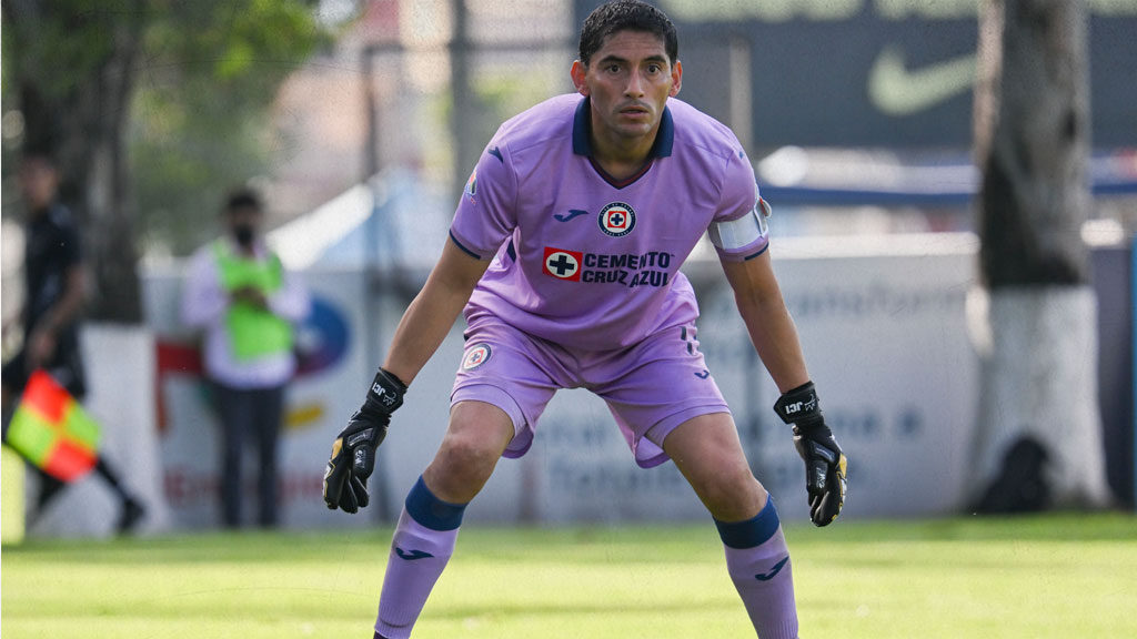 Jesús Corona se prepara para recuperar la titularidad en Cruz Azul