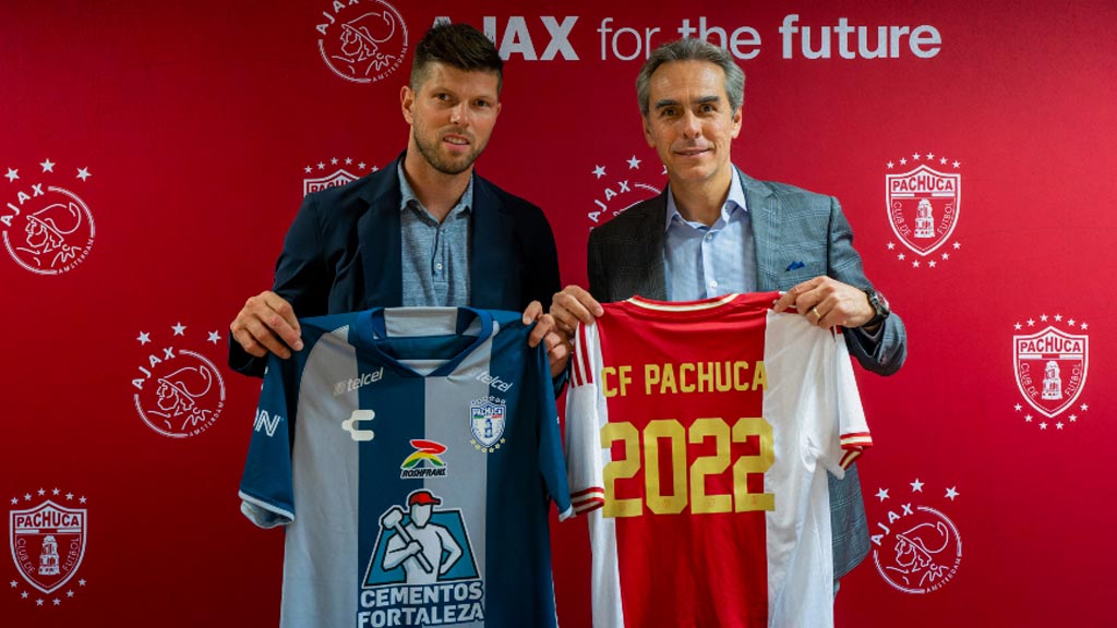 Klaas Jan Huntelaar y Armando Martínez firmaron el acuerdo entre Ajax y Pachuca