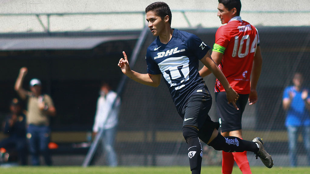 Manuel Ponce García, en su etapa como canterano de los Pumas de la UNAM; Actualmente busca establecer su carrera en la segunda división de Polonia