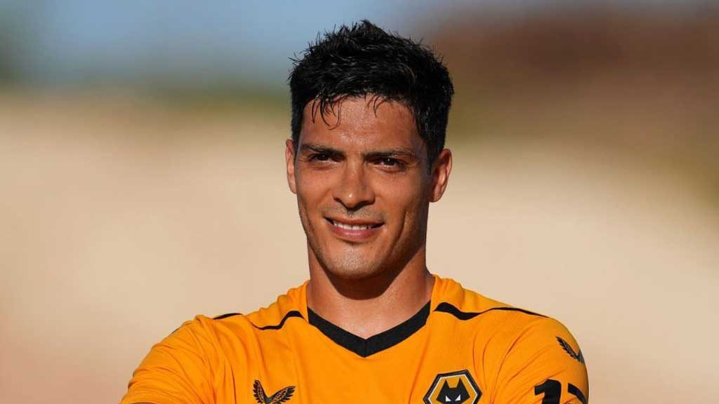 Raúl Jiménez no está seguro en el puesto; los Wolves le traen competencia directa