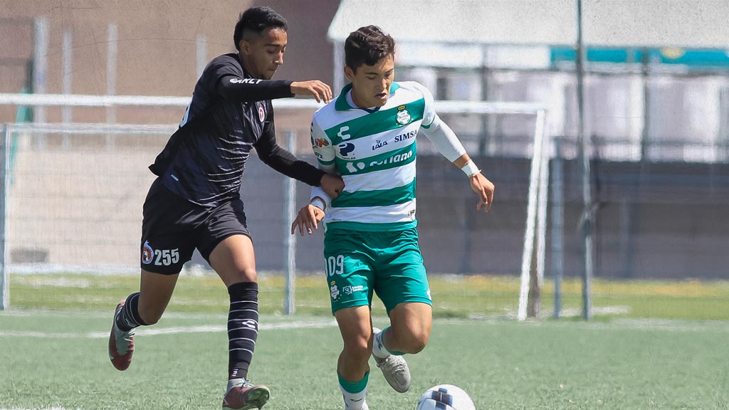 Sebastián Valenzuela, uno de los laterales que está preparando Santos Laguna