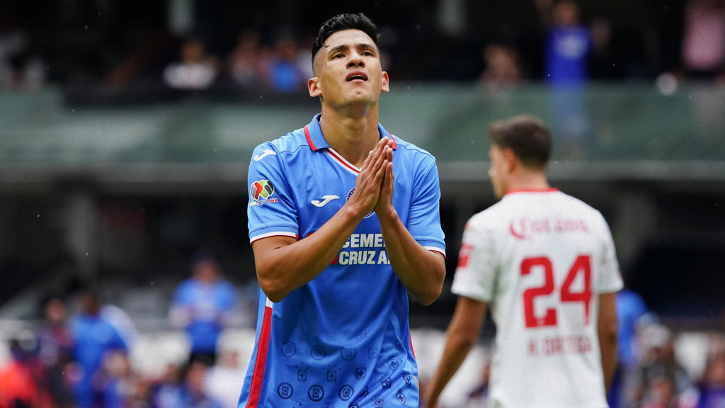 Uriel Antuna de Cruz Azul ya piensa en volver a Europa