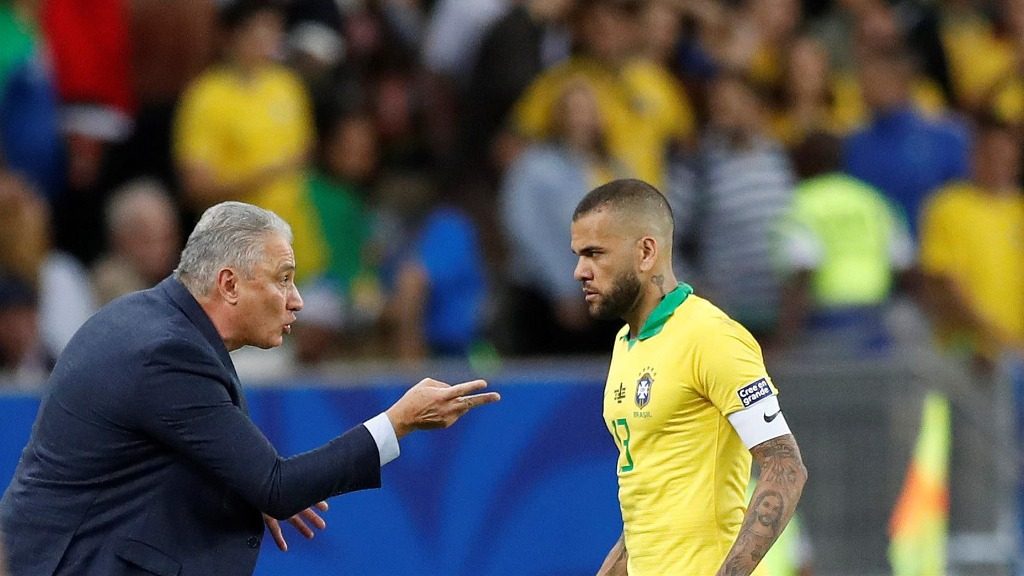 Tite mantiene la esparanza de Dani Alves para jugar el Mundial de Qatar 2022