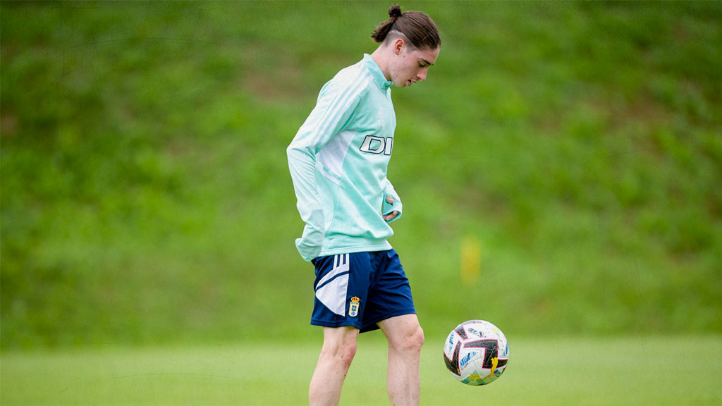 Arsenal considera romper préstamo de Marcelo Flores con Real Oviedo