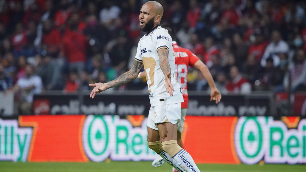 Dani Alves espera que su nivel pueda hacer que renueve contrato con Pumas