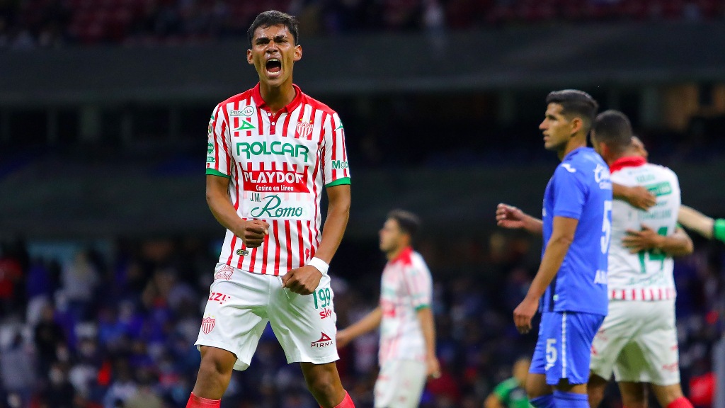 Jesús Alcantar: Salió de la cantera de Necaxa y ahora podría jugar Champions League