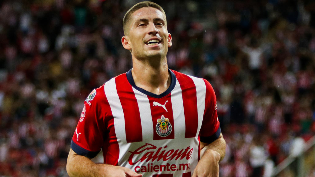 Santiago Ormeño, jugador de Chivas y la Selección Peruana