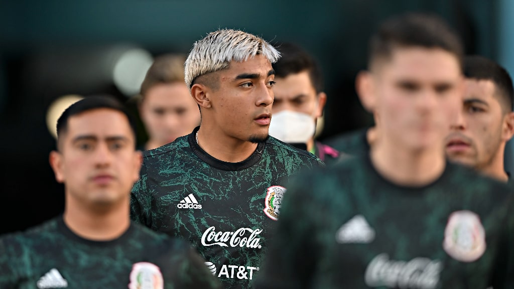 Selección Mexicana: Julián Araujo podría ganarle el lugar a Kevin Álvarez