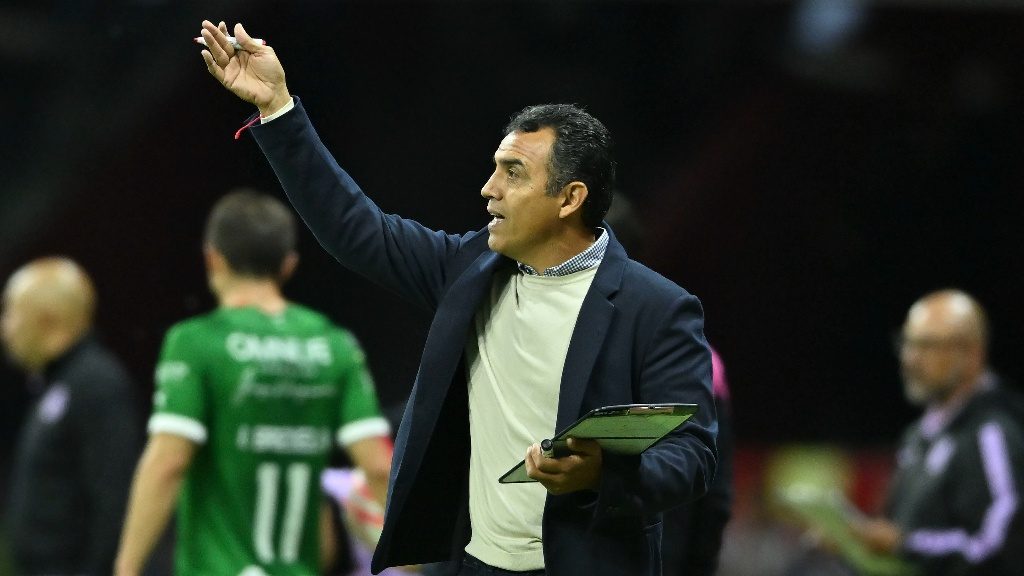 Chivas: Qué debe hacer Ricardo Cadena para seguir al frente del Guadalajara el próximo año