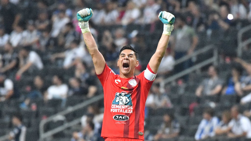 Oscar Ustari, un pilar de Pachuca con pocos reflectores