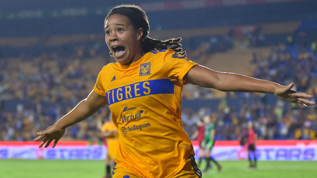 Mia Fishel, primera campeona de goleo extranjera de la Liga MX Femenil