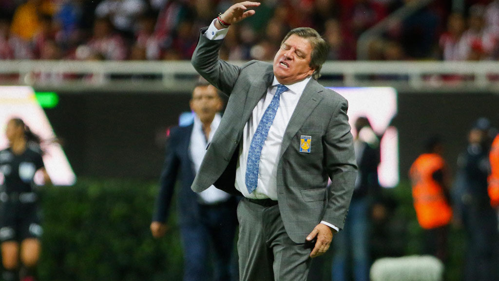 Miguel Herrera, en problemas con Tigres por viajar a Qatar 2022 con televisora