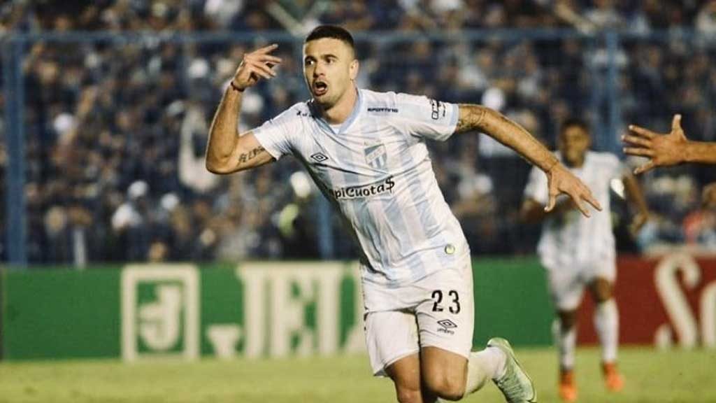 ¿Qué impide que  Ramiro Carrera cierre su contrato con Cruz Azul?