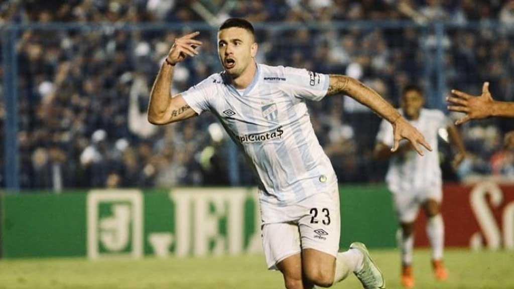 ¿Qué impide que  Ramiro Carrera cierre su contrato con Cruz Azul?