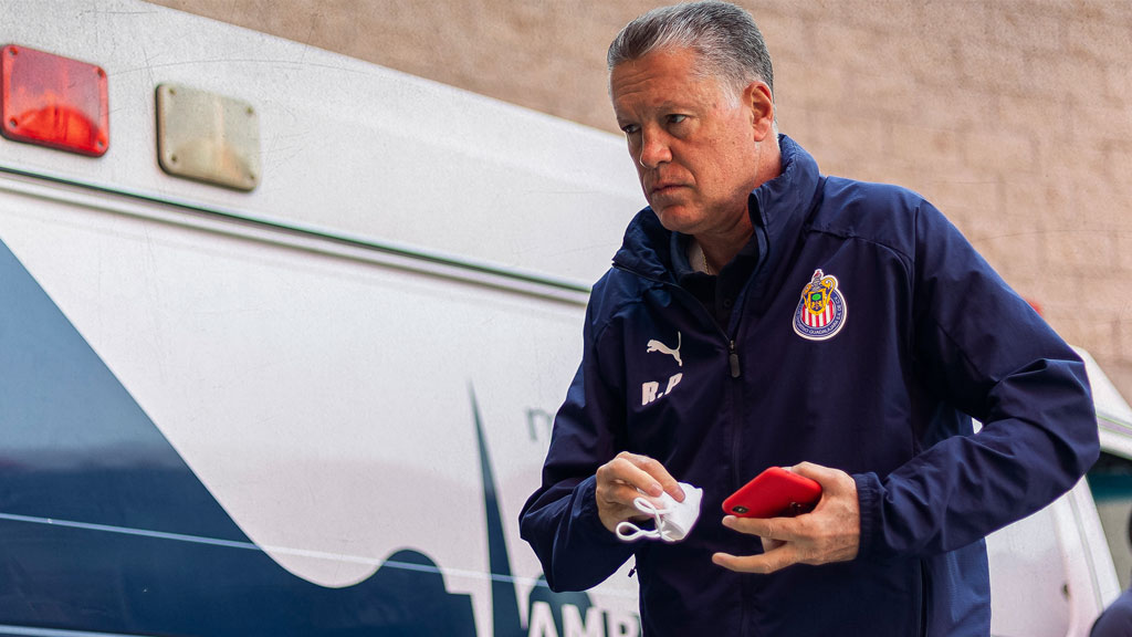 Ricardo Peláez tiene las horas contadas como director deportivo de Chivas de Guadalajara