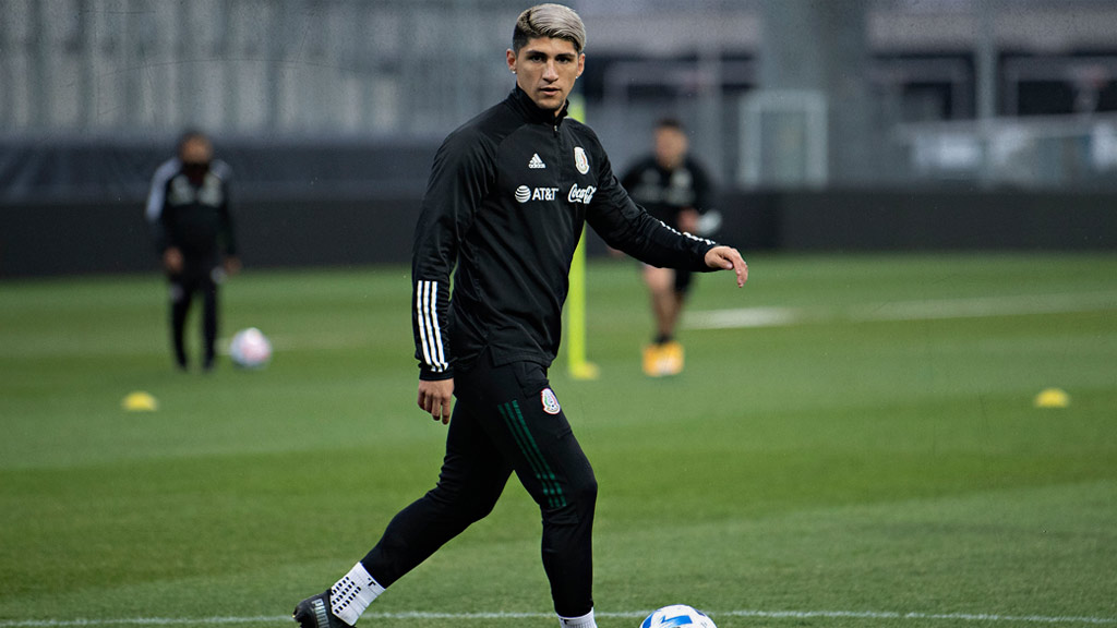 Un regreso de Alan Pulido a Chivas se vislumbra bastante complicado