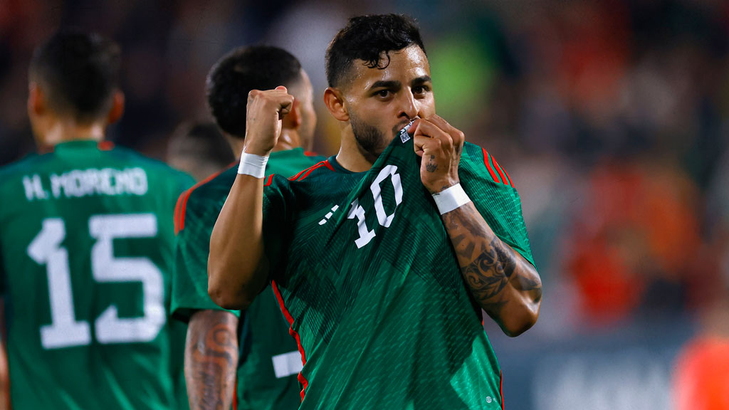 Alexis Vega, decidido a irse de Chivas
