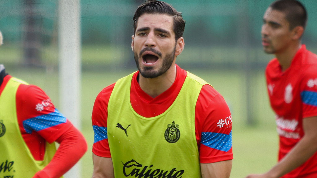 Chivas, sin encontrar acomodo para Antonio Briseño