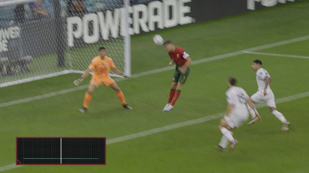 Ronaldo se elevó para intentar contactar el esférico