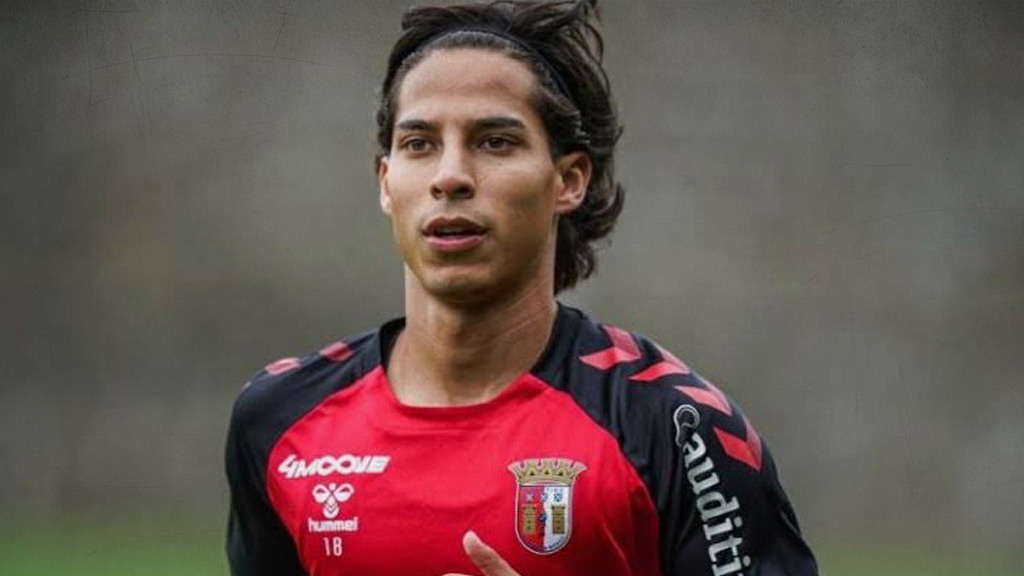 Diego Lainez rechaza regreso a Liga MX de momento 