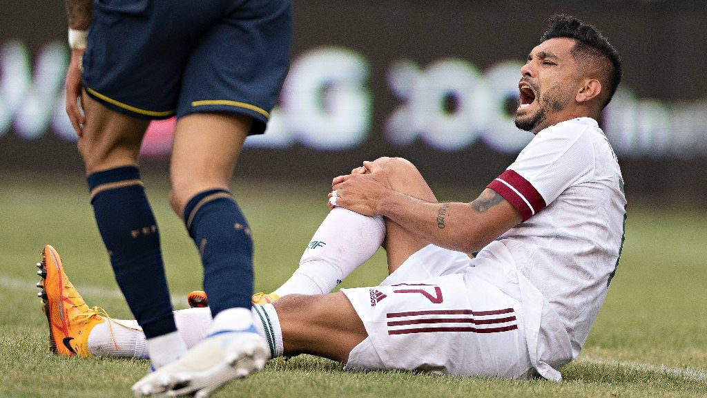 La lesión del Tecatito Corona lo dejaría fuera del Mundial y baja su valor en el mercado