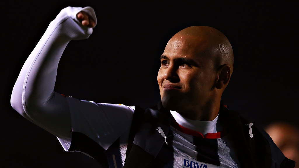 Chupete Suazo se niega al retiro; continua su carrera en la segunda división de Chile