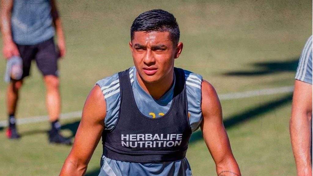 LA Galaxy busca retener a Julián Araujo con mejor contrato