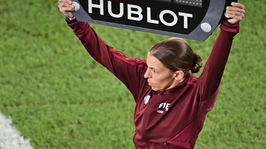 Stephanie Frappart será la primera árbitra central en un partido de Copa del Mundo varonil