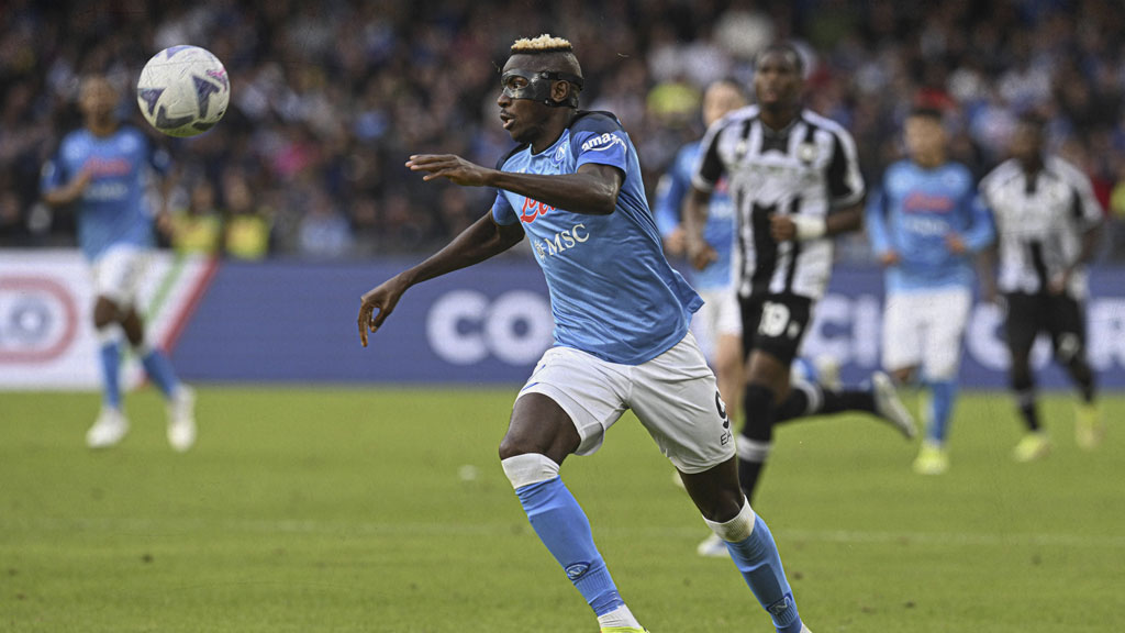 Victor Osimhen, goleador del Napoli que solo saldrá por 100 millones de euros