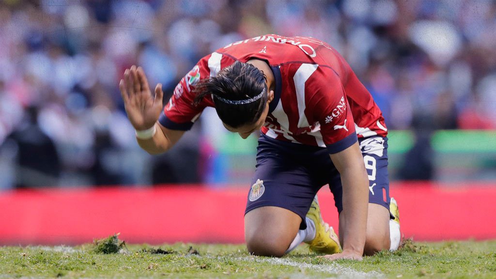 Ángel Zaldívar encamina su salida de Chivas
