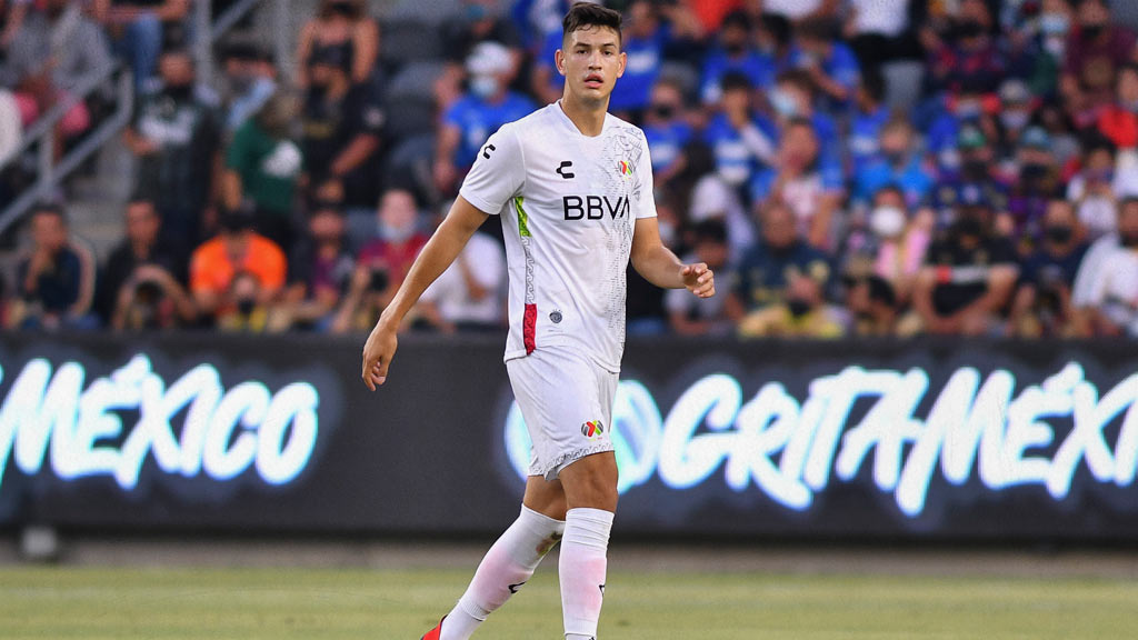 En Espanyol están esperando por el defensa mexicano César Montes