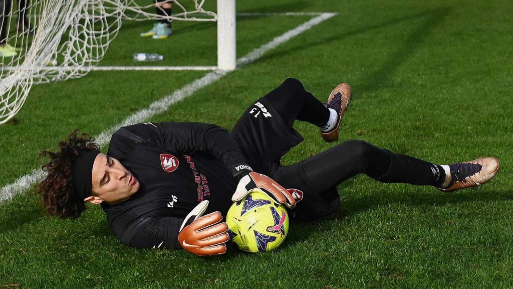 Guillermo Ochoa sacrificó el jugoso salario de Liga MX para llegar al Salernitana de Italia