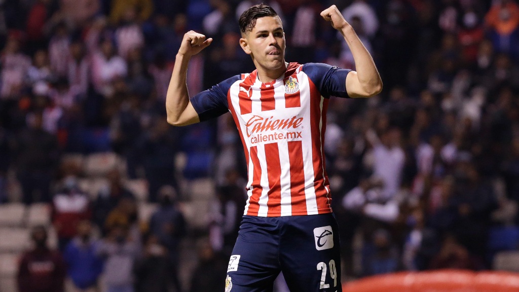Chivas: Eduardo Torres brilló en la pretemporada y busca un lugar como titular