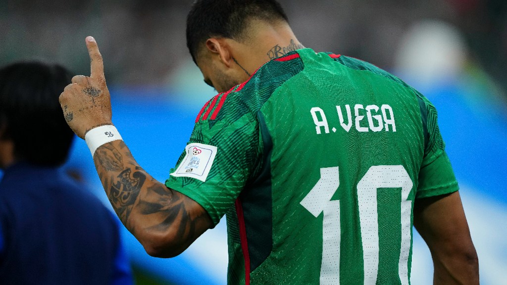 Alexis Vega pudo ir a Europa seis meses a prueba, pero prefirió seguir en Chivas