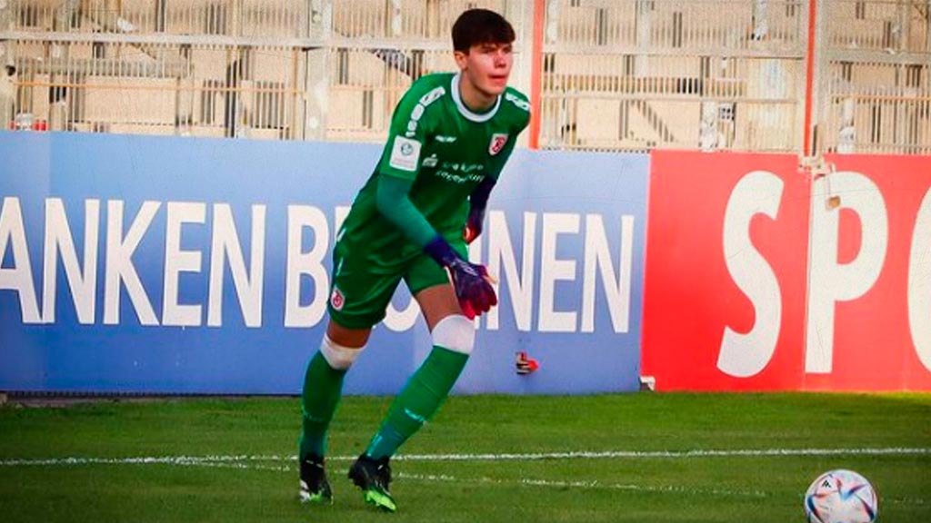 Julian Koye, portero mexico-alemán juega en el SSV Jahn Regensburg