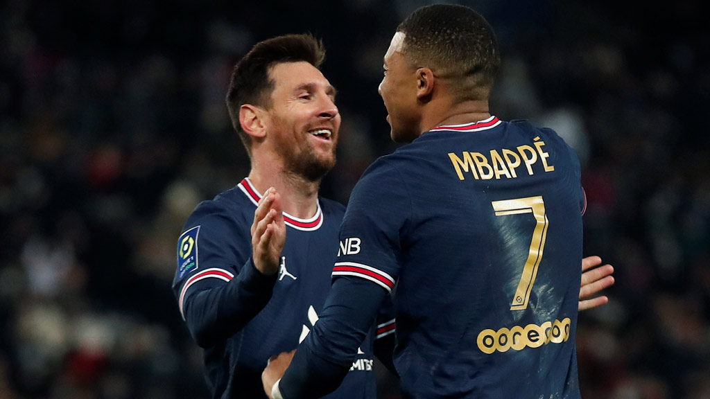 Aunque actualmente son compañeros en el PSG, Lionel Messi y Kylian Mbappé se han sido rivales en varias ocasiones