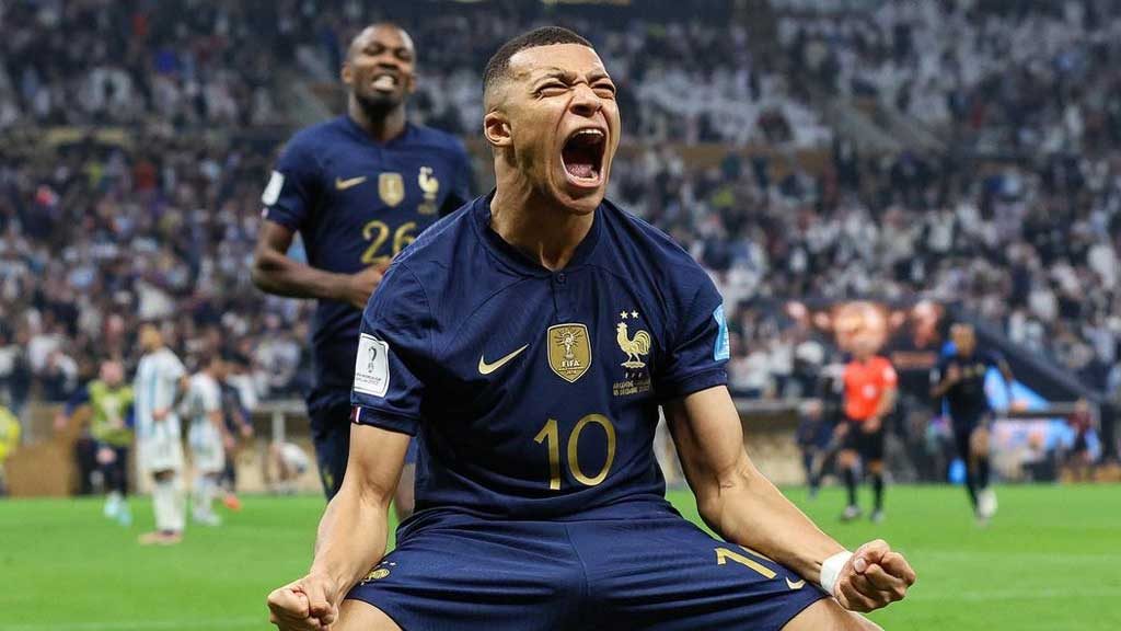 Kylian Mbappé en el grupo de los jugadores con tres goles o más en finales en mundiales