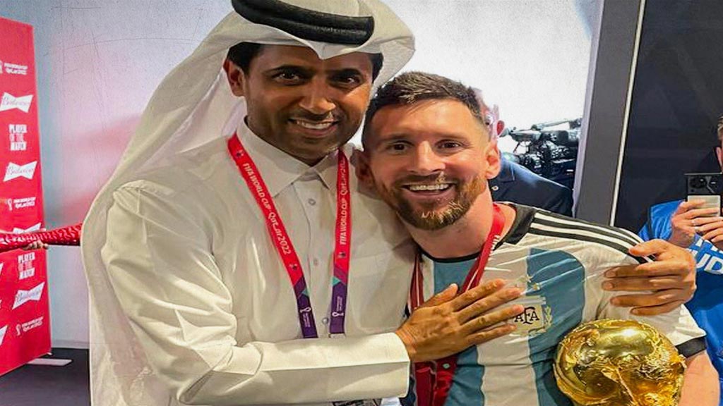 Nasser Al-Khelaïfi y Lionel Messi festejando la reciente Copa del Mundo de Argentina