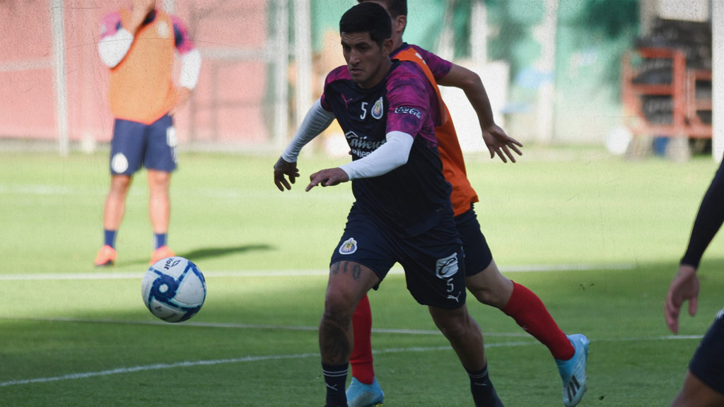 Víctor 'Pocho' Guzmán se vestirá de Rojiblanco como en el 2020; pero esta vez esperan que si logre debutar