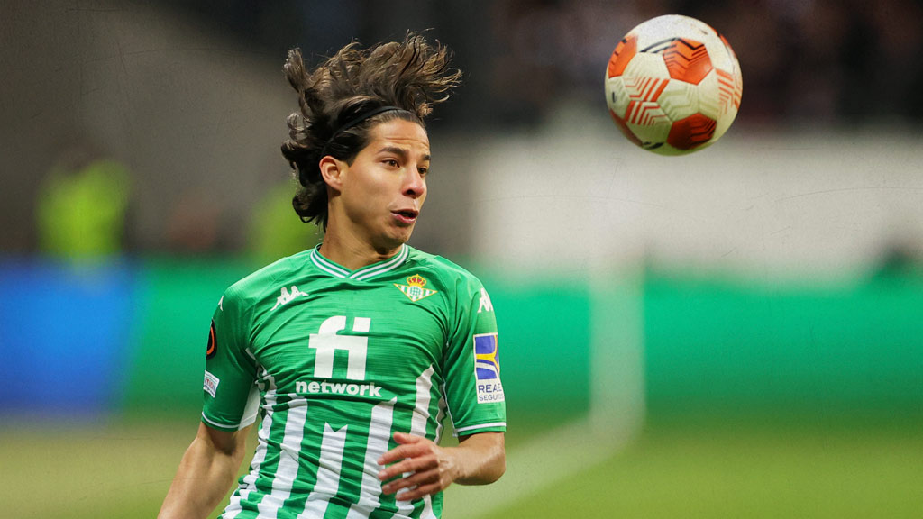 Al Real Betis le urge deshacerse de Diego Lainez