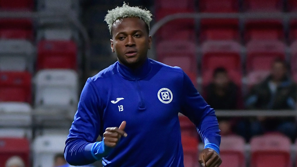 Michael Estrada prácticamente tiene asegurada su permanencia en Cruz Azul para el torneo Clausura 2023 ante la dificultad de incorporar a un delantero