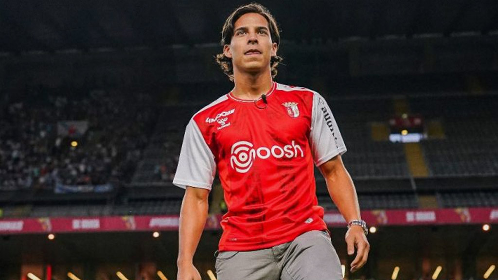 Diego Lainez deja con las manos vacías al América