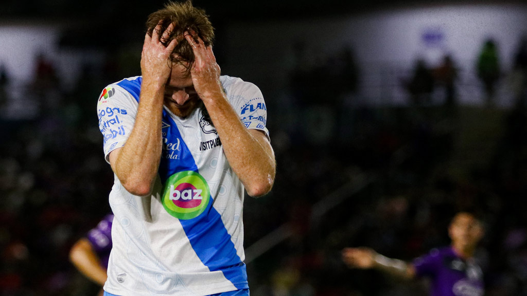 El venezolano Fernando Aristeguieta se encamina a otro semestre sin ver actividad con la Franja del Puebla