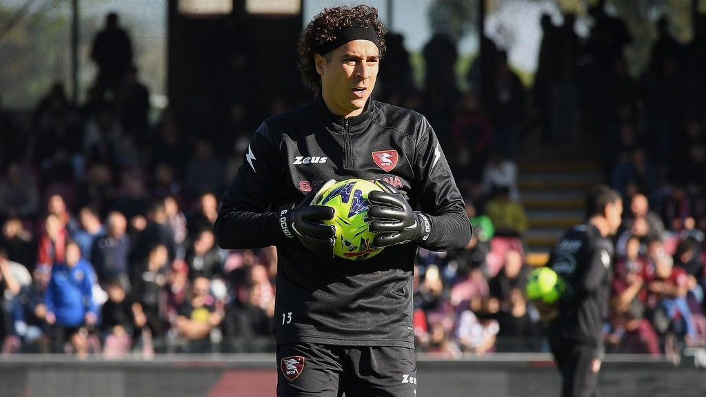 Guillermo Ochoa: Salernitana se une a sus debuts de pesadilla