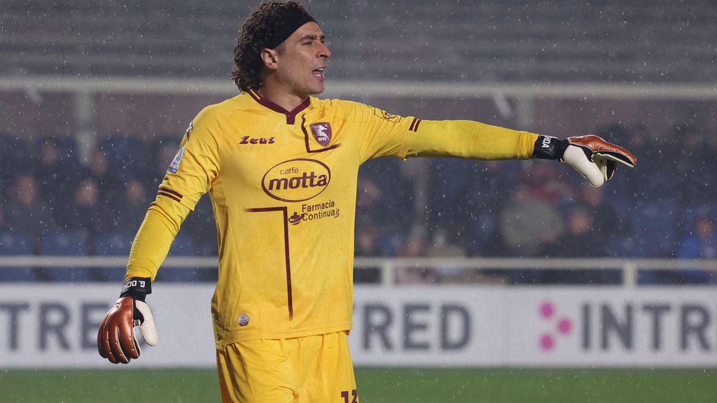 Guillermo Ochoa se mantendrá a las órdenes de Davide Nicola en el Salernitana