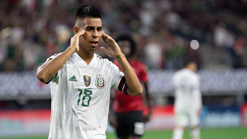 ¿Otro mexicano a Europa? Efraín Álvarez podría dar el salto