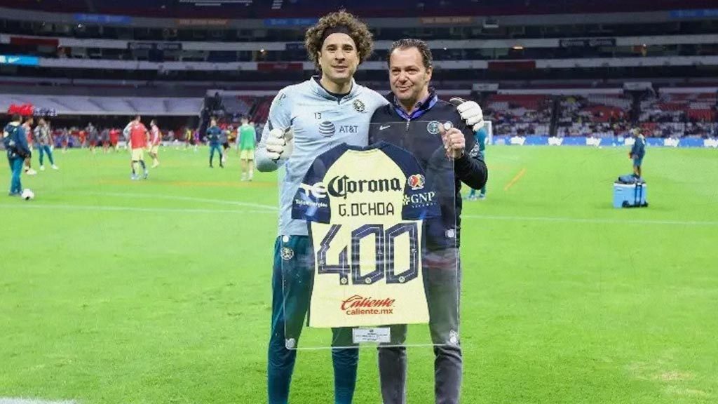 Santiago Baños, culpable de que Guillermo Ochoa no renovara con América