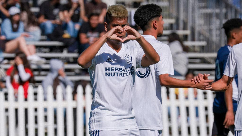 Después de Julián Araujo, es turno de Efraín Álvarez en LA Galaxy