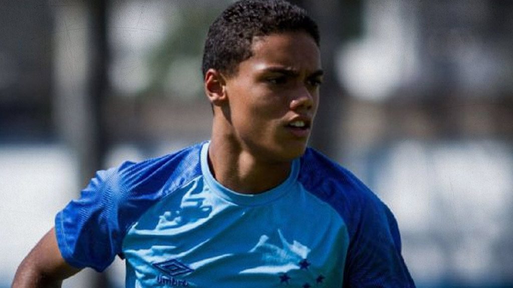 Hijo de Ronaldinho ficha por el FC Barcelona